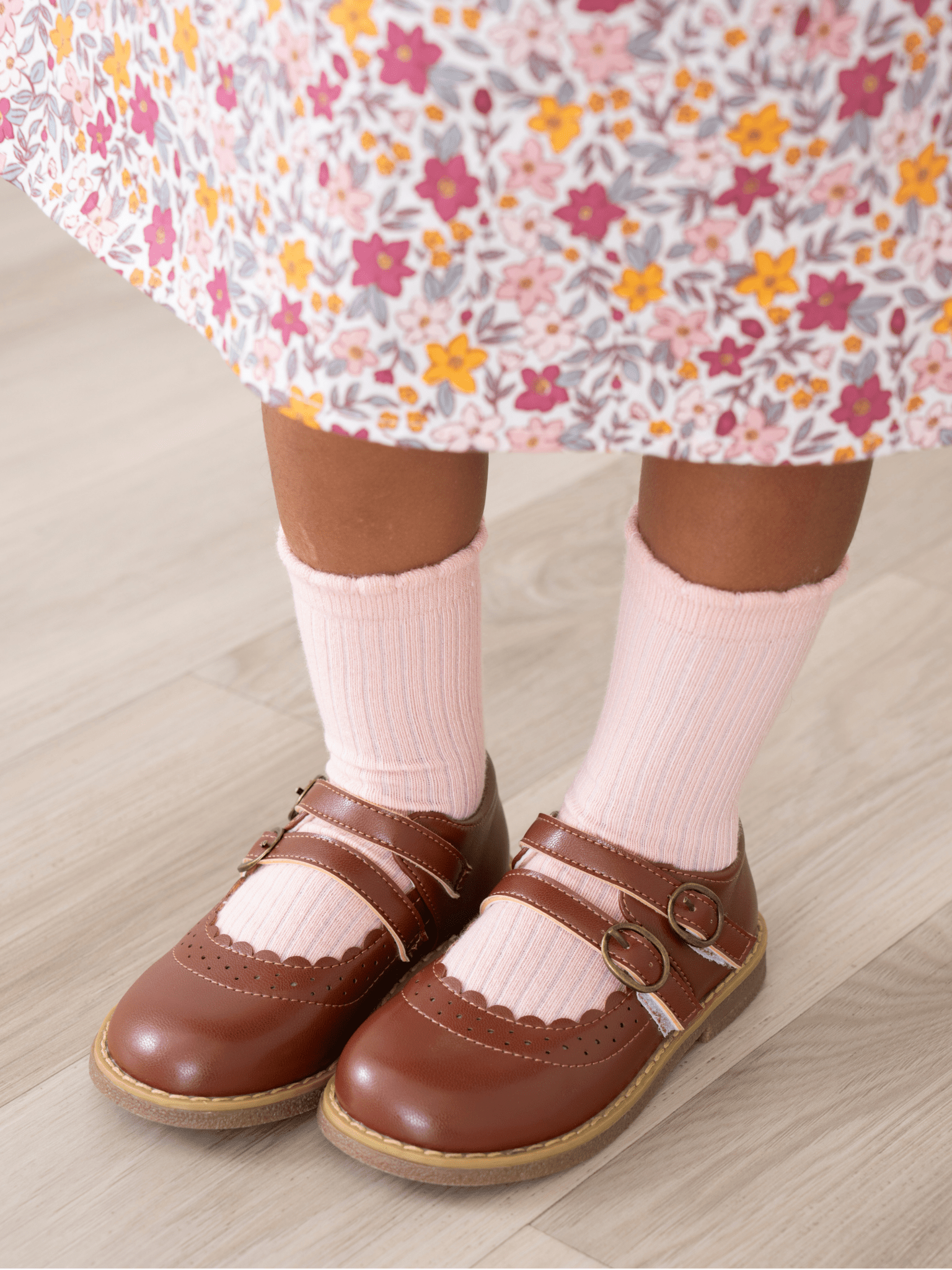 Scallop Hem Crew Socks - Marie Nicole Clothing