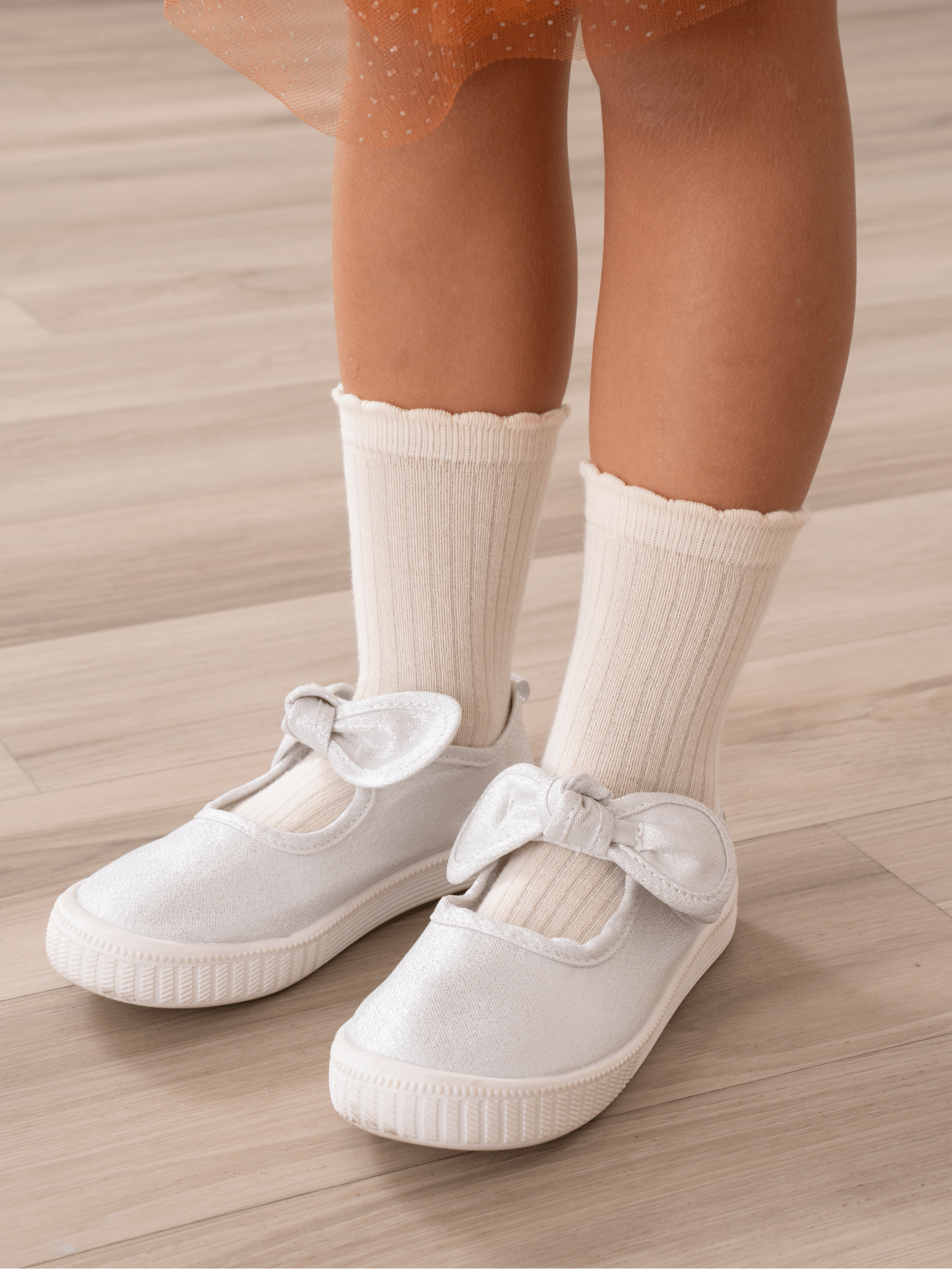Scallop Hem Crew Socks - Marie Nicole Clothing