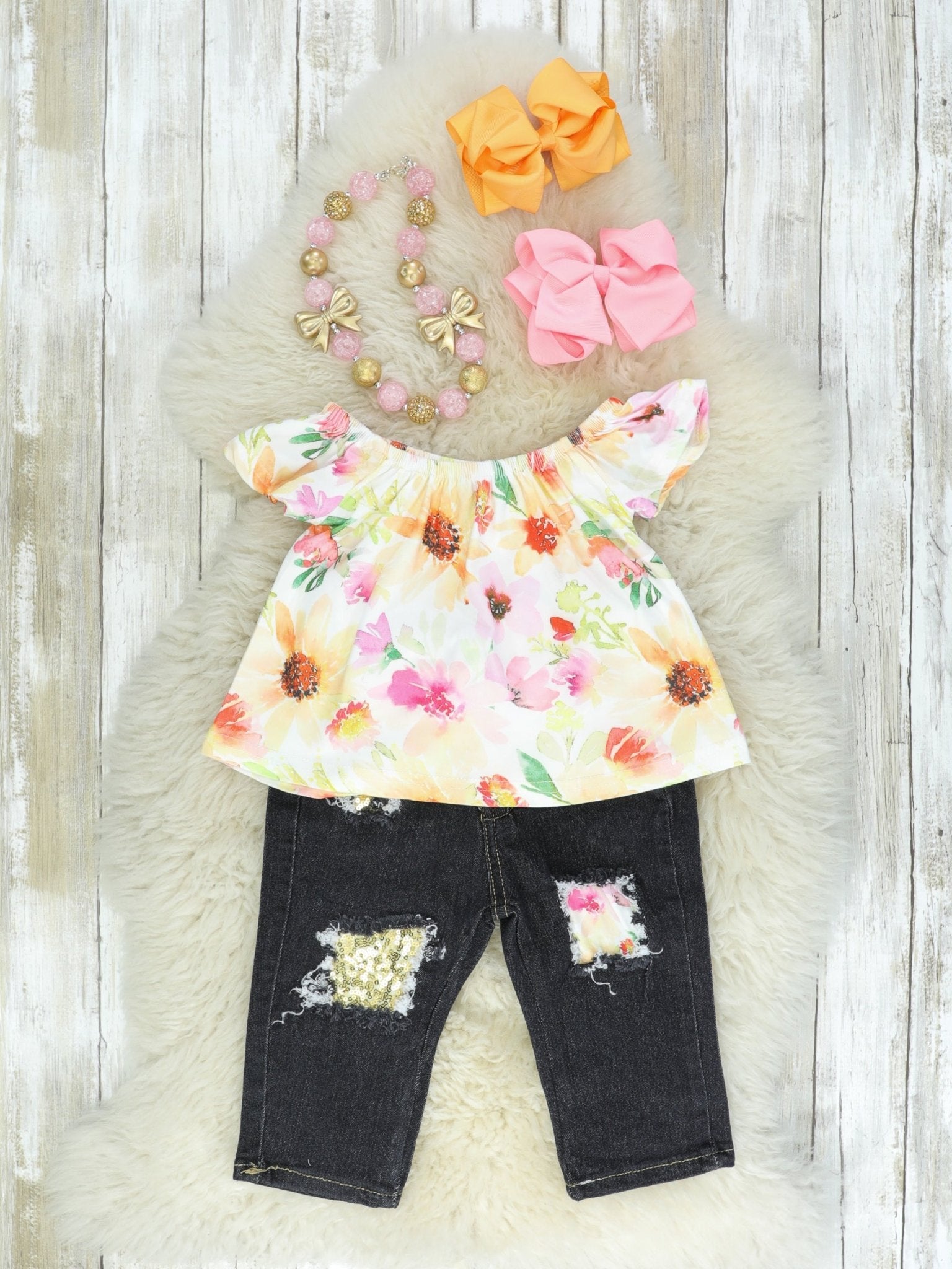 Floral Top & Distressed Denim Outfit - Marie Nicole Clothing