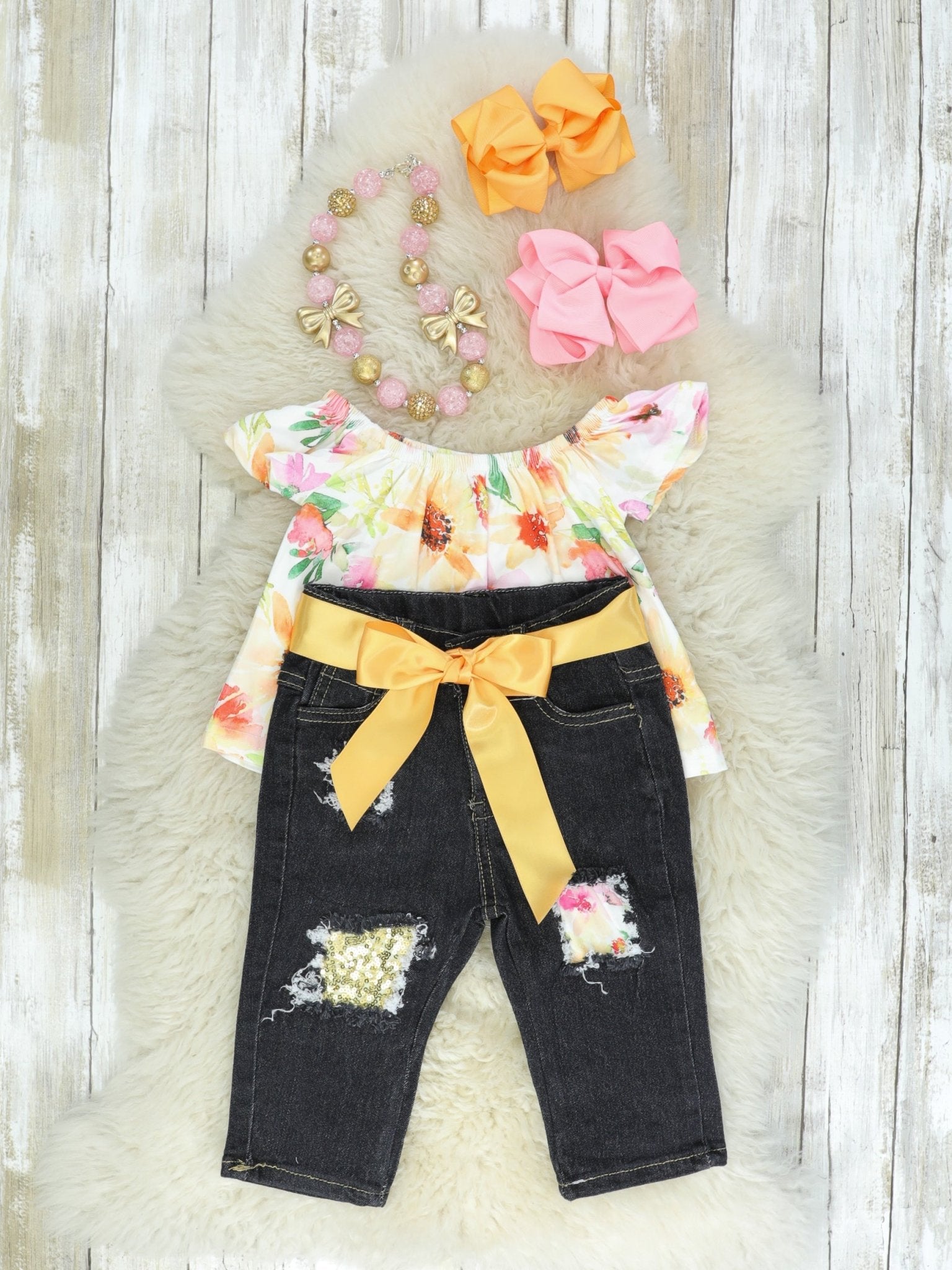 Floral Top & Distressed Denim Outfit - Marie Nicole Clothing