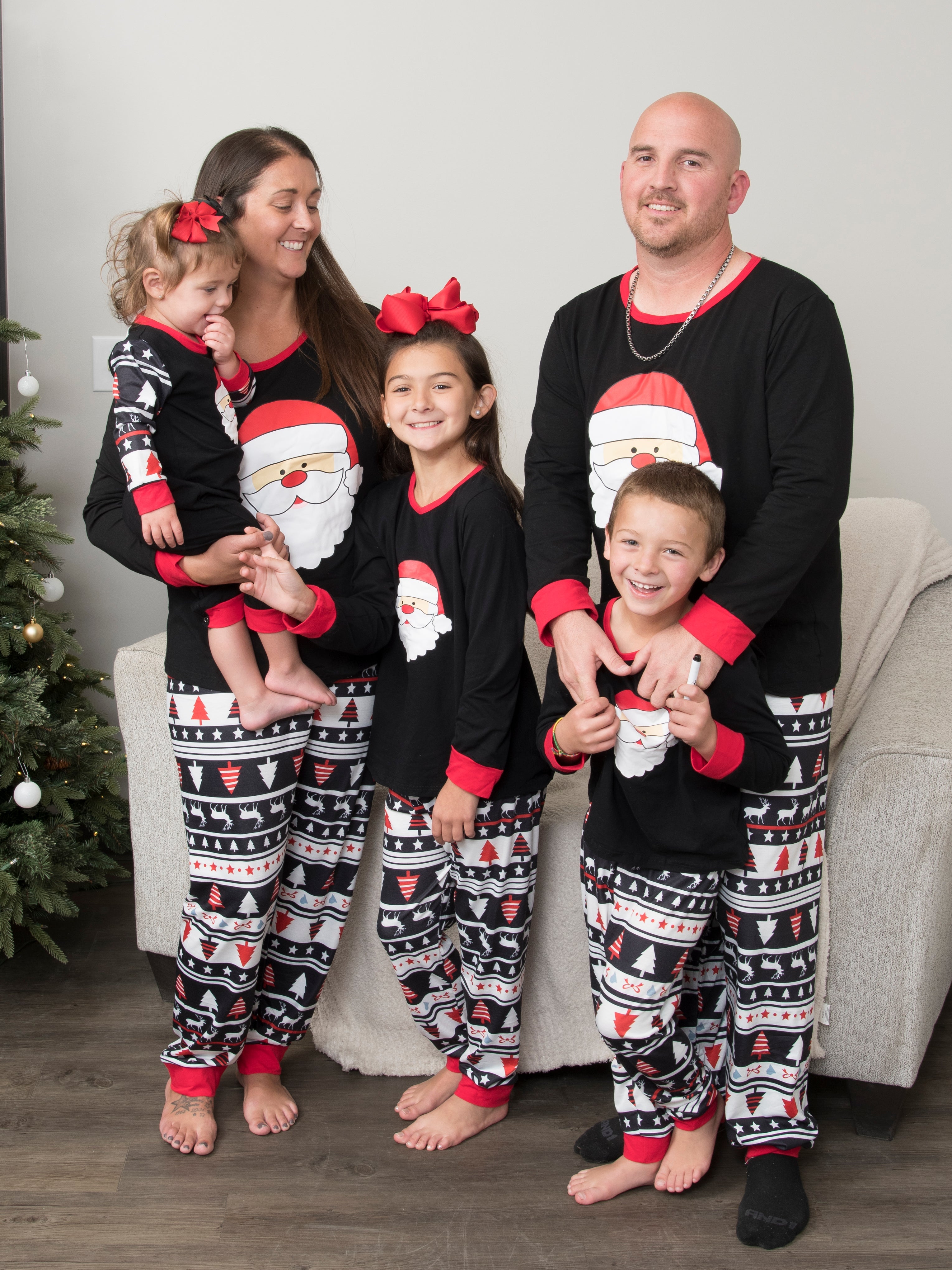 28 Adorable Christmas Pajamas For The Whole Family  Christmas pjs,  Christmas pajamas, Christmas outfit